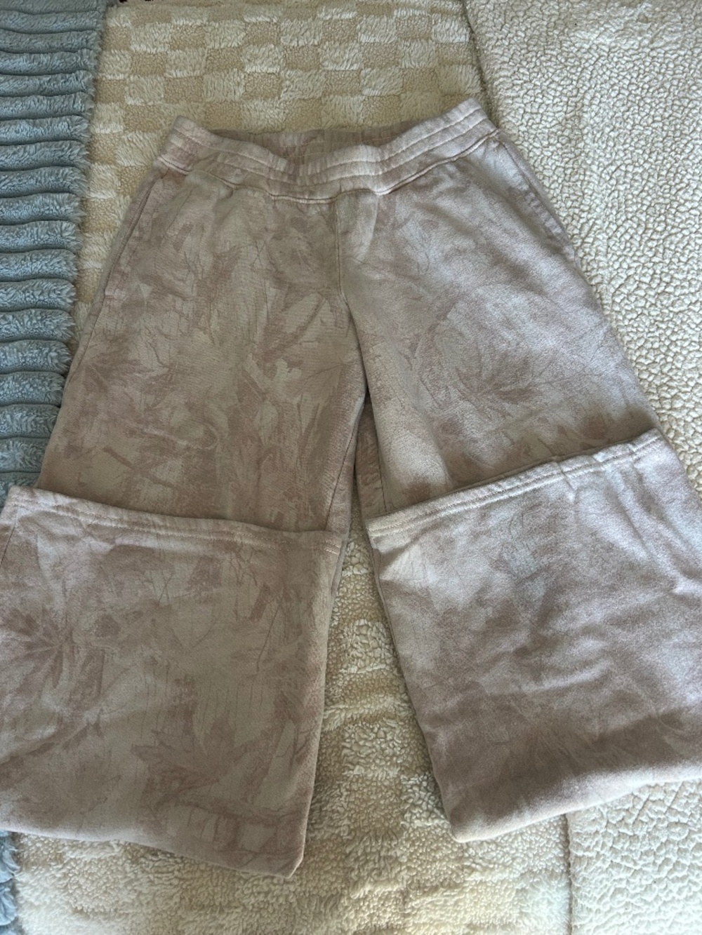 Hollister Feel Good Baggy Sweatpants Pink Camo Size XS